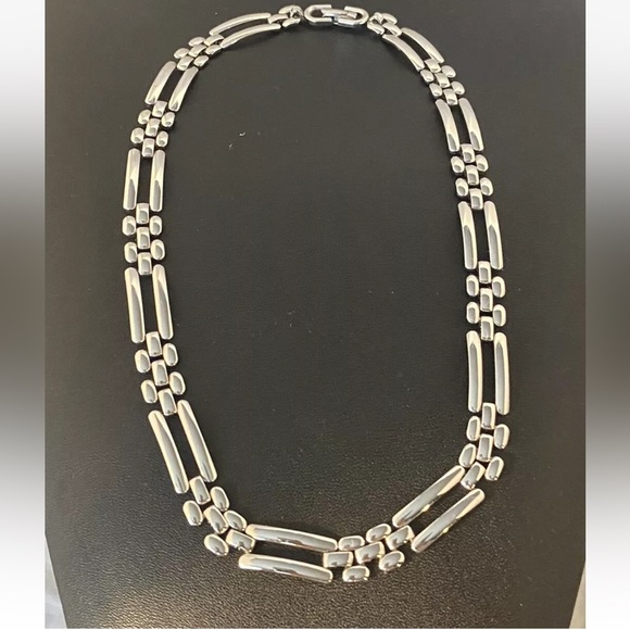 VINTAGE MONET Silver Chain Linked Necklace 17” - Picture 3 of 5